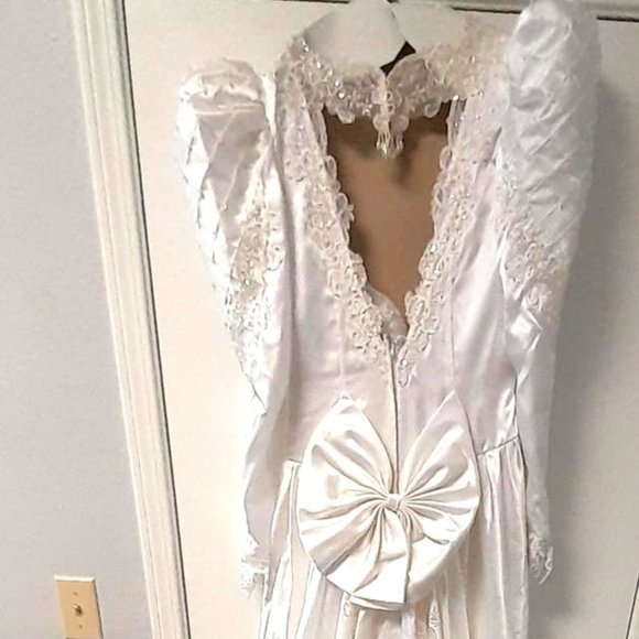 ALFRED ANGELO WEDDING GOWN / SIZE 12 - Picture 6 of 7